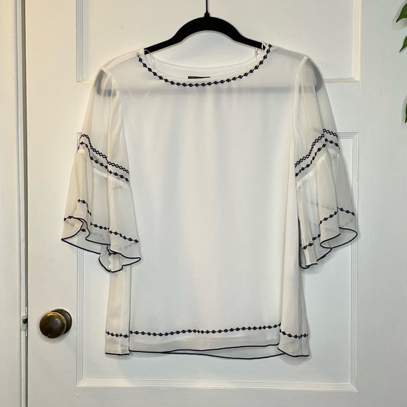 Vince Camuto Tops - NWT Vince Camuto White Blouse Size XS